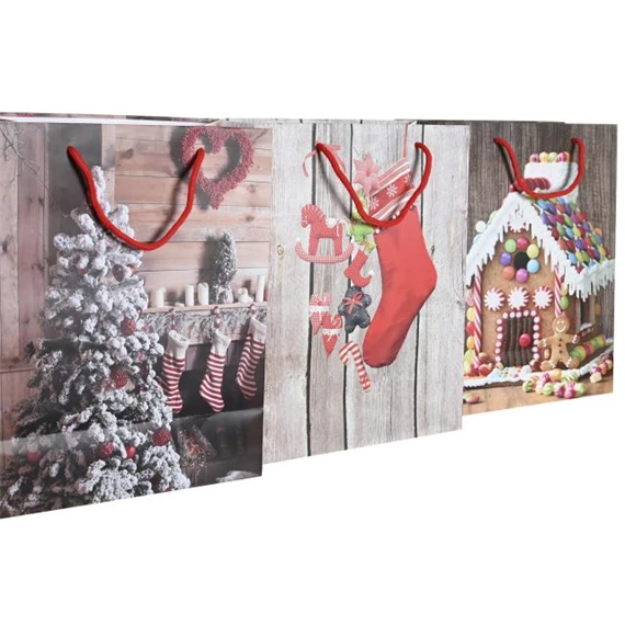 Ajándéktasak 18x10x23 cm 3 féle