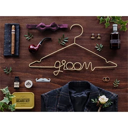 Fém vállfa vőlegény arany 45x27 cm