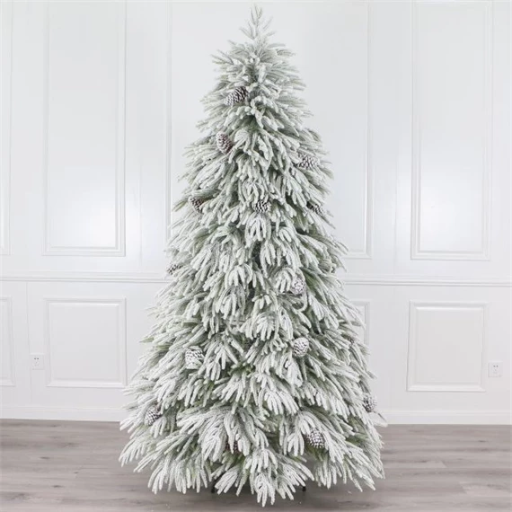 Fenyőfa talppal, havas, 435 ággal 180 cm