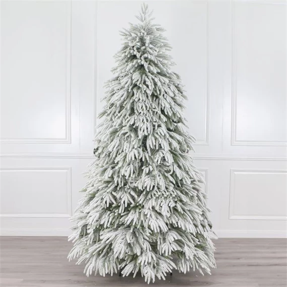 Fenyőfa talppal, havas, 853 ággal 240 cm