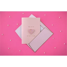 Kártya zománc kitűzővel anya, 10,5x14,8 cm