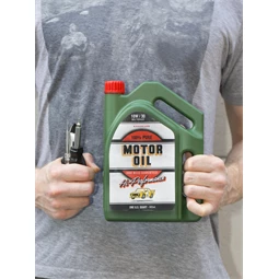 Szerszámkészlet motorolaj dobozban