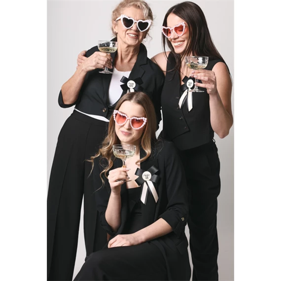 Szív alakú szemüveg gyöngyökkel, 13,5 cm széles, 5 cm magas, 13 cm hosszú, rózsaszín