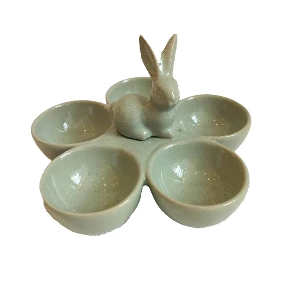 Tojástartó nyúllal, 14,7x14,3x9 cm