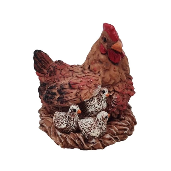 Tyúk csibékkel, fészken ülő 6,4x6,1x6,3 cm