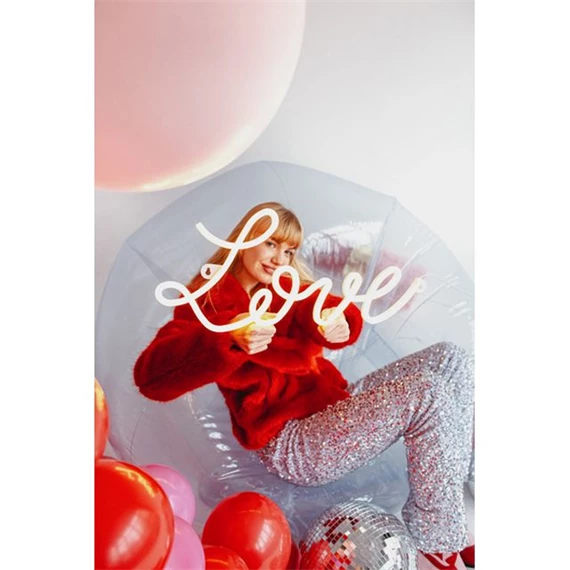 Világító LOVE felirat LED hálózati adapterrel, műanyag 61x27,4cm fehér