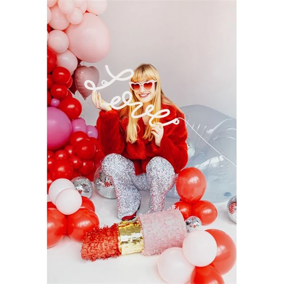 Világító LOVE felirat LED hálózati adapterrel, műanyag 61x27,4cm fehér